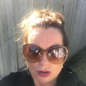 Meet your Posher, Adrienne